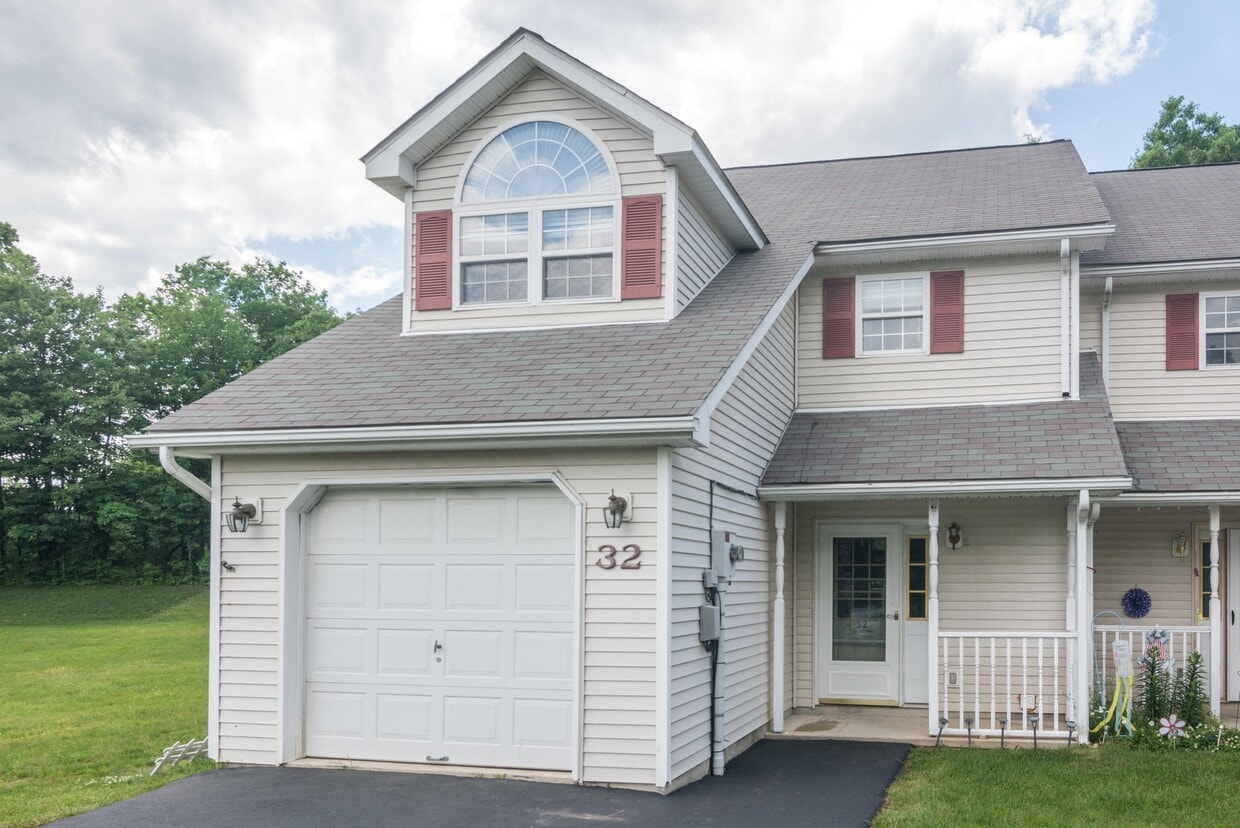 Primary Photo - 611 Country Acres Ct