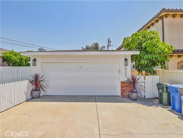 Foto principal - 2410 Graham Ave