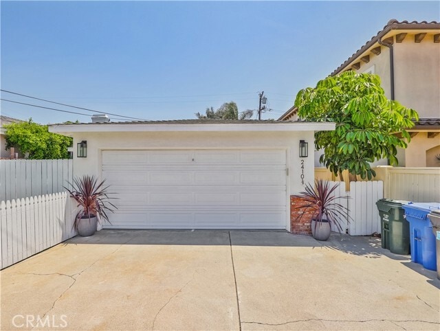 Primary Photo - 2410 Graham Ave