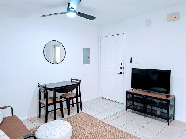 Foto del edificio - 905 E 51st St