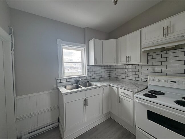 Building Photo - 48 Kennedy St