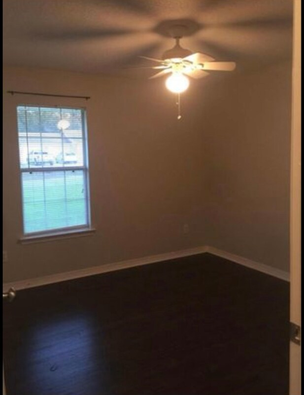 Foto del edificio - 5427 Lucy Ln