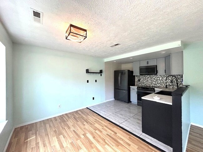 Building Photo - 1019 Brittany Park Dr