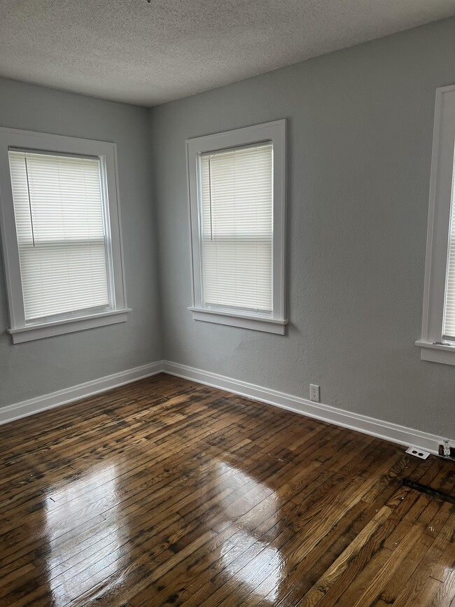 Building Photo - 2237 E 67th St