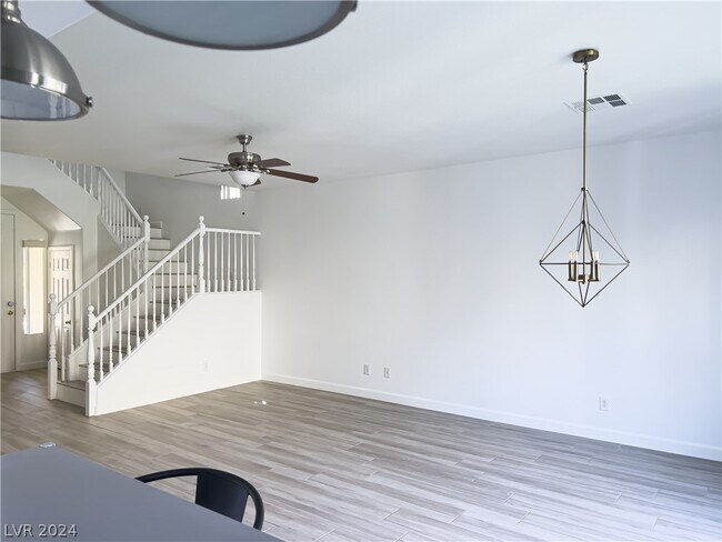 Foto del edificio - 6151 Novelty St