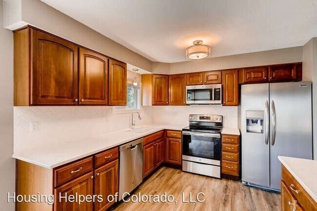 Building Photo - 4 br, 2 bath House - 450 North Finch Avenue