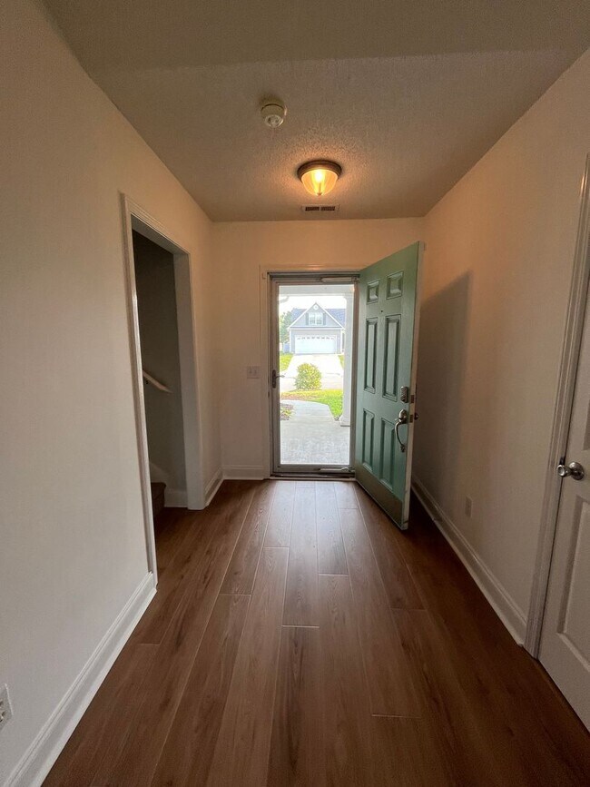 Foto del edificio - 642 Hillside Dr
