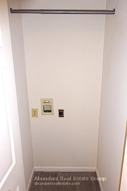 Building Photo - NOTE Pictures are of a Similar Vacant Unit.