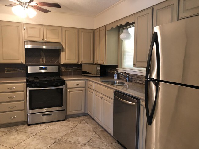 Building Photo - 110 Marigold Cir