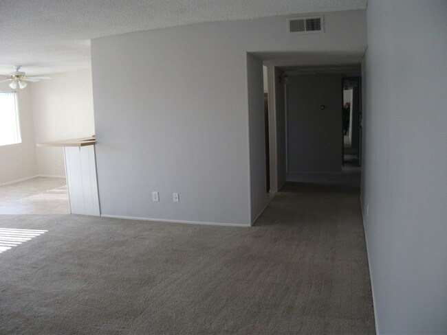 Building Photo - 1305 E Grand Ave