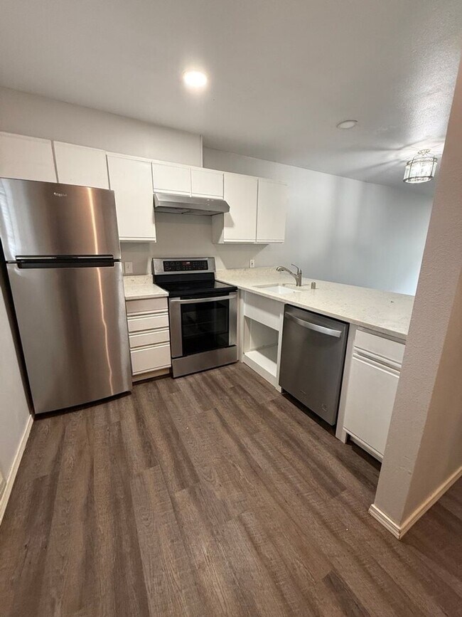 Foto del edificio - Cozy, 2 Bedroom Apartment for Rent in the Birchwood Neighborhood!