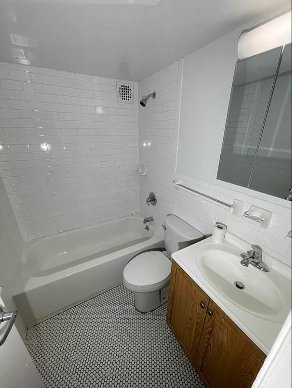 Building Photo - Large Convertible 2 Bed in Elevator/Doorma...