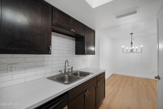 Foto del edificio - 729 W Coolidge St