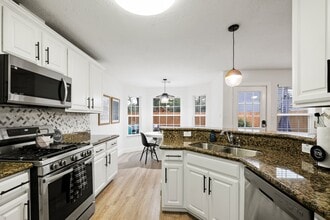 Building Photo - 1504 W 43rd St