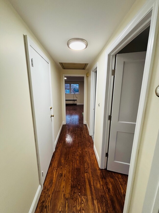 Building Photo - 13 Chestnut St