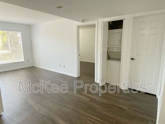 Building Photo - 2825 3rd Avenue