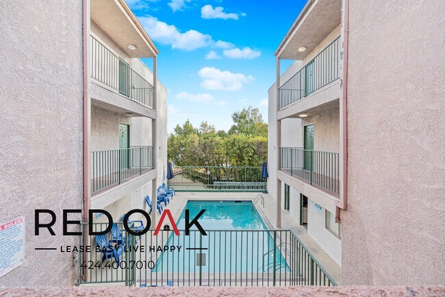 Building Photo - Outstanding Three Bedroom with Private Bal...