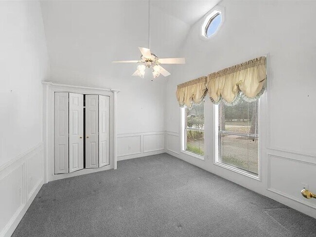 Building Photo - 2910 Chaucer Dr