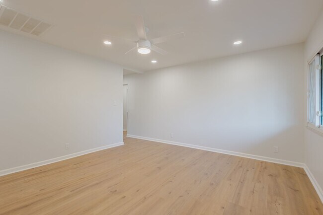 Foto del edificio - Completely Renovated House in the Holiday Hills Subdivision   251125