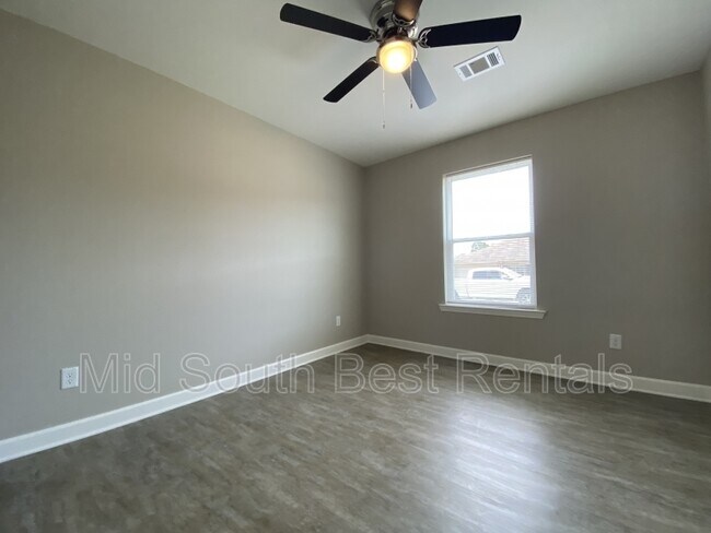 Foto del edificio - 301 Sparrow Rd