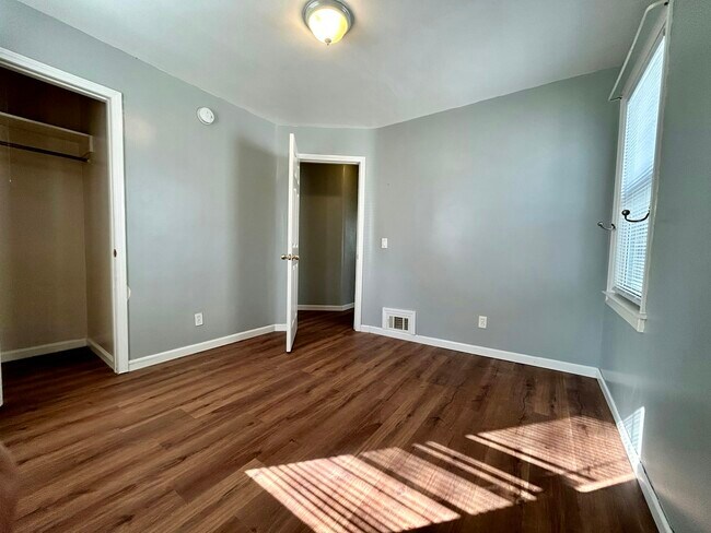 Building Photo - 885 White Ave