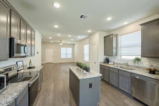 Building Photo - 901 Chickasaw Dr