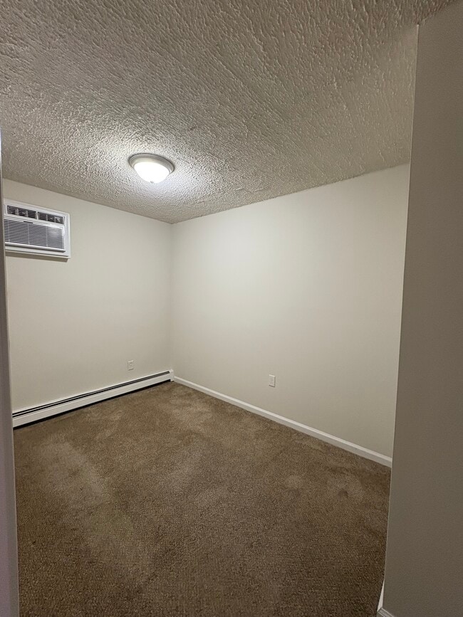 Building Photo - Riveredge Square Apartments