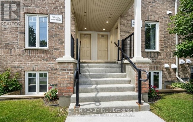 Building Photo - 204 Shanly Private