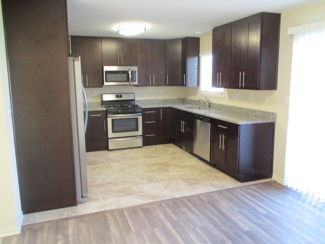 Building Photo - 514 Iona Ln