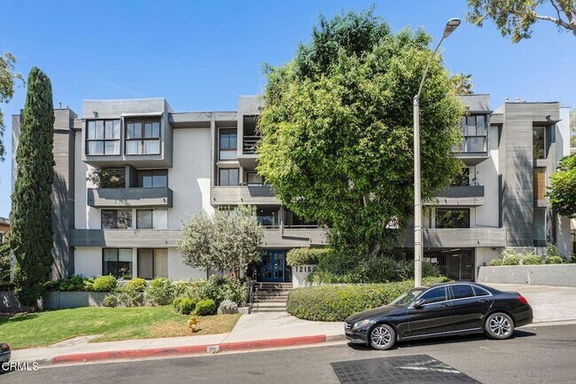Foto del edificio - 1215 N Olive Dr