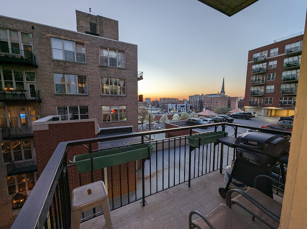Balcony - 6 S Laflin St