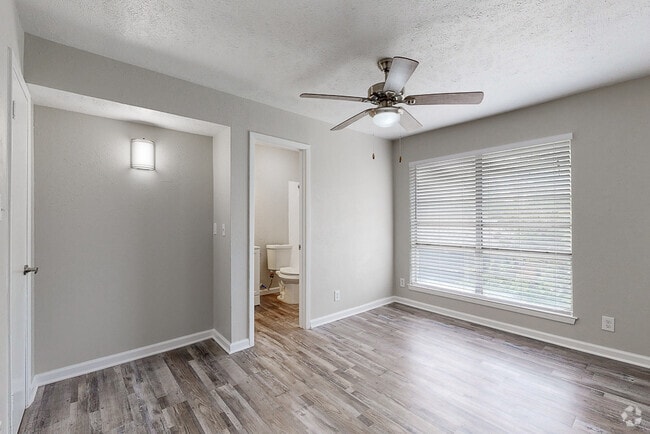 Interior Photo - La Madera