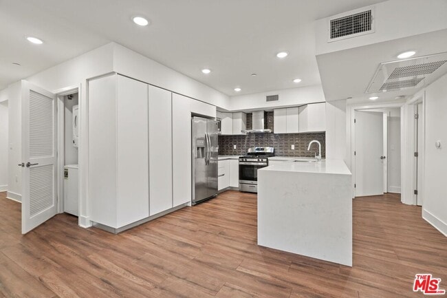 Building Photo - 1223 Wellesley Ave