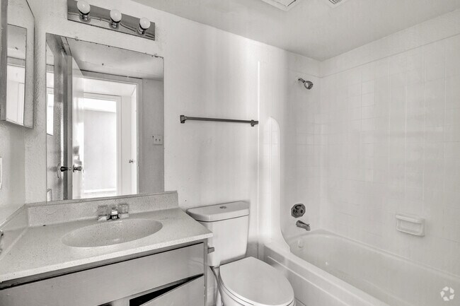 2 habitaciones, 2 baños, 900 pies cuadrados, baño - Buena Villa Apartments