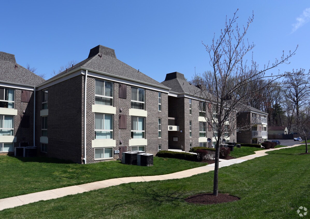 Westchester West Apartment Homes Rentals in Silver Spring at 3214