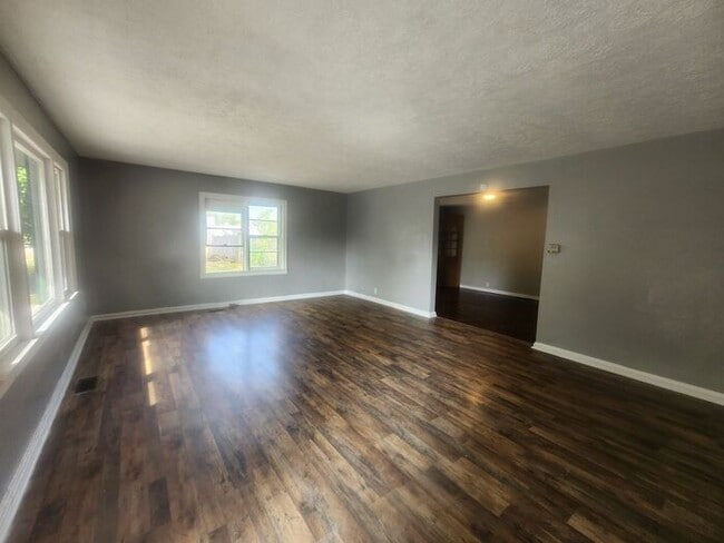 Building Photo - 2 Bedroom 1 Bath on the Northside
