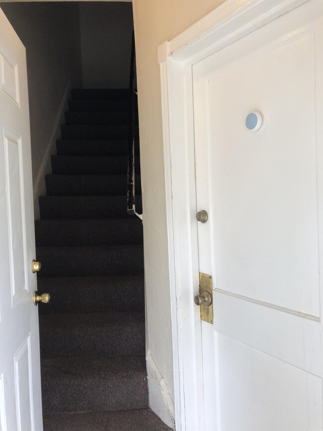 Building Photo - 925 St Dunstans Rd