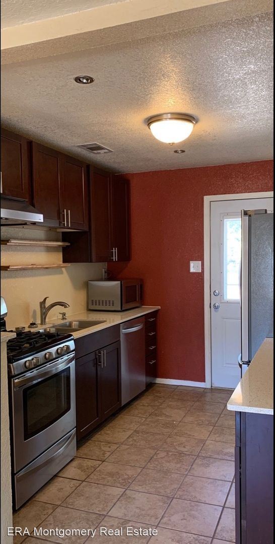 Building Photo - 2 br, 1 bath House - 1024 N Thomas