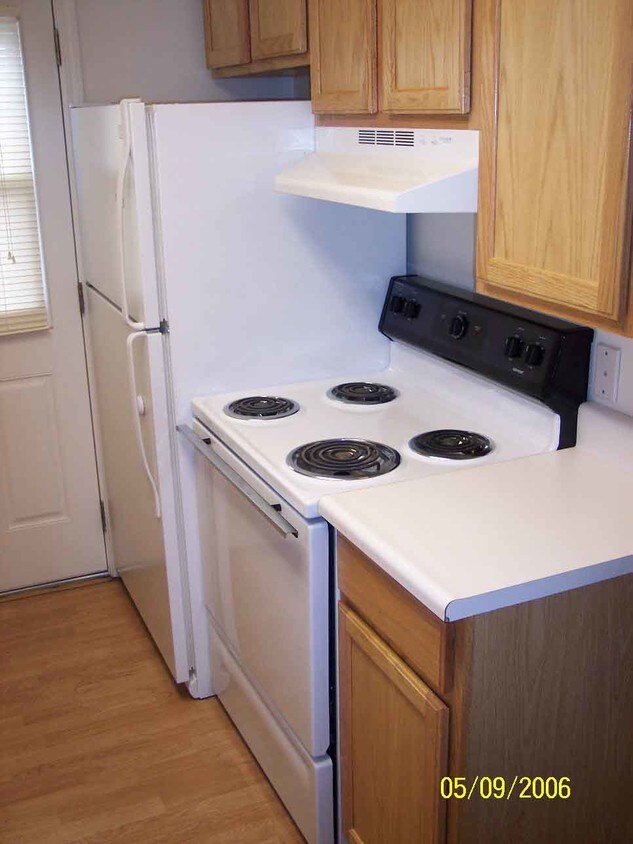 Cocina con estufa - 1237 Kennicott Ave
