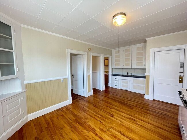 Building Photo - 68 Laval Street