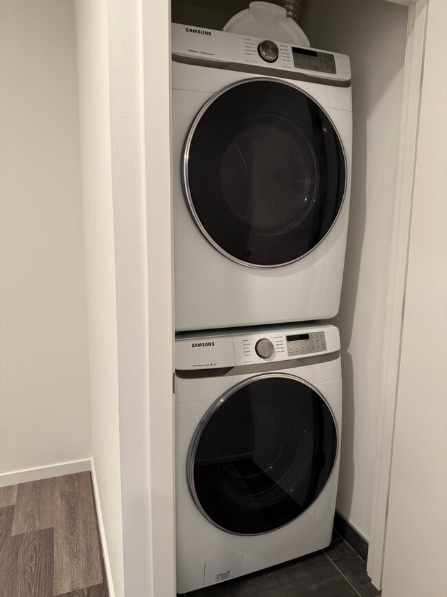 Building Photo - 2320C 15th Ave S