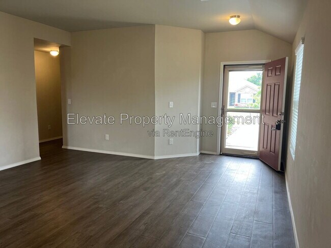 Foto del edificio - 1357 Dustin Dr
