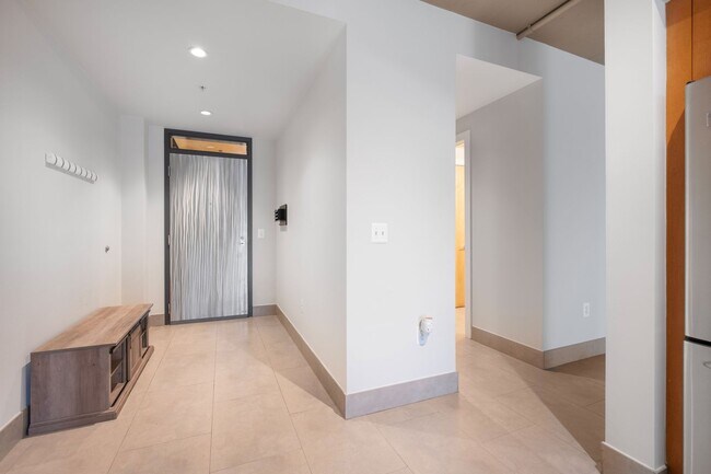 Building Photo - Lovely Studio-Style 1 Bedroom Condo Unit i...
