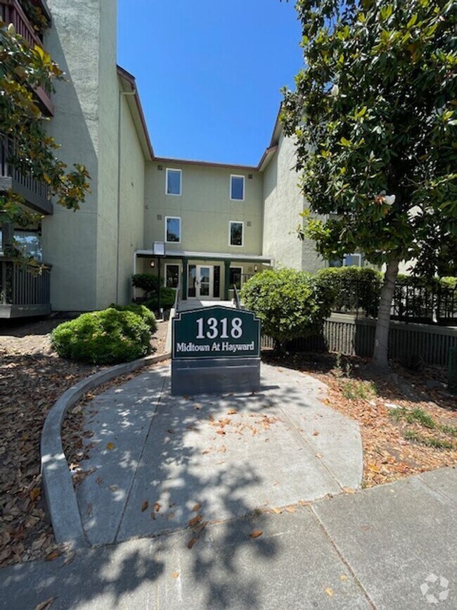 Building Photo - 1318 B St
