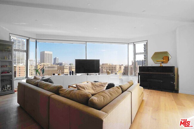 Foto del edificio - 801S S Grand Ave