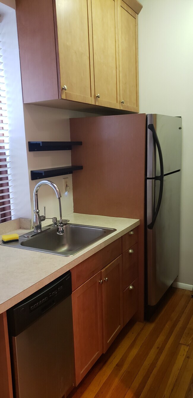 831 Clinton St Unit 4, Hoboken, NJ 07030 Condo for Rent in Hoboken