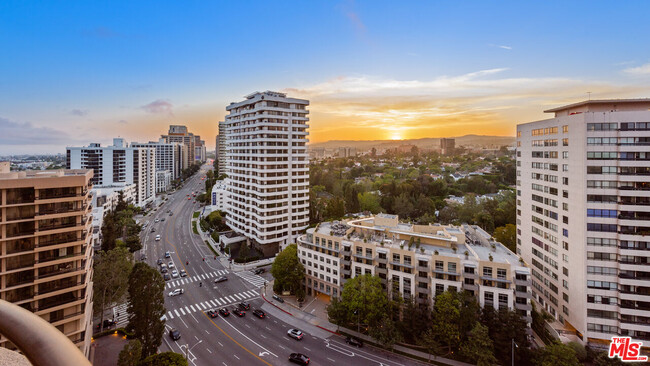 Building Photo - 10560 Wilshire Blvd