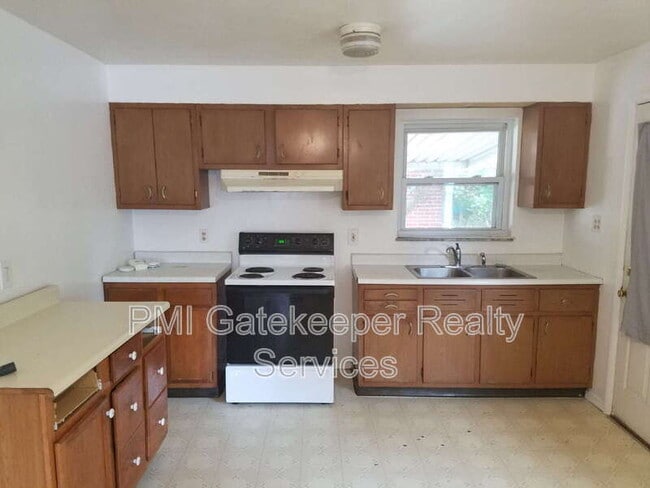 Building Photo - 9128 Orangewood Dr