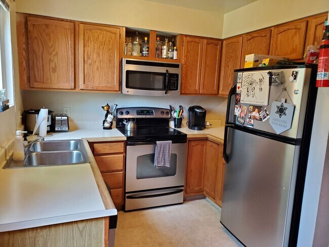 Foto del edificio - Amazing 2 bed, 2.5 bath townhome in north ...