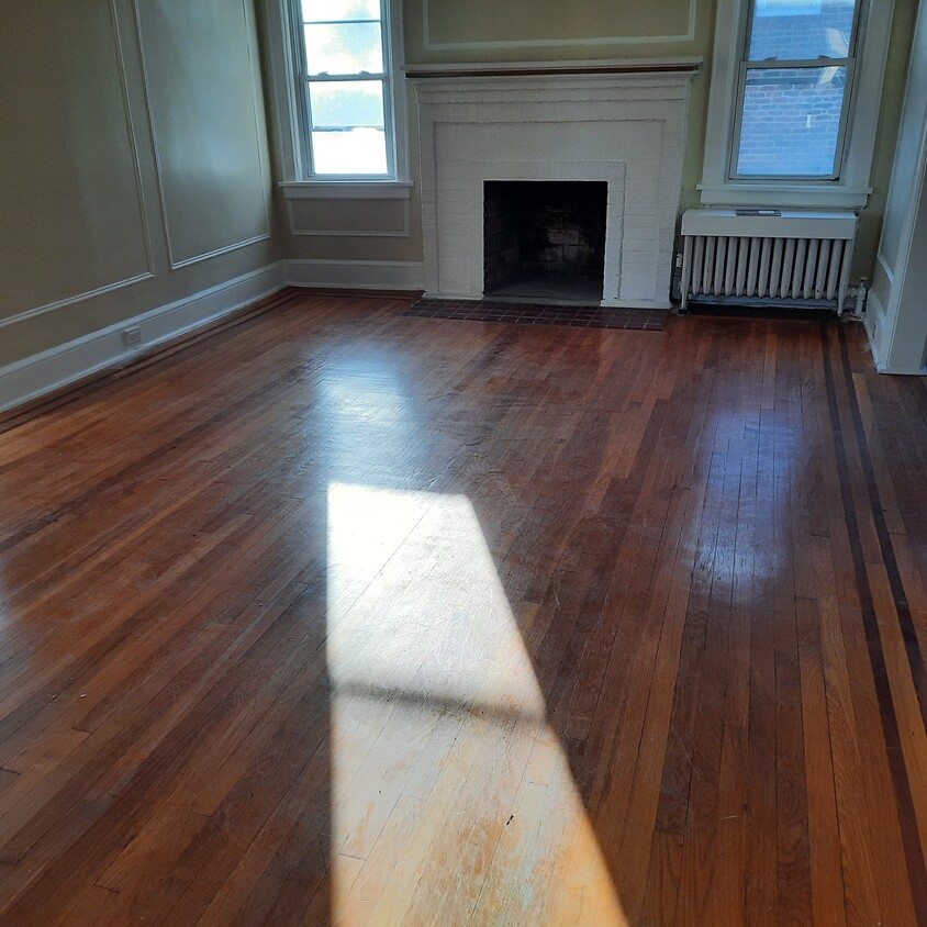 Primary Photo - 447 E 5th St